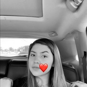 Meet your Posher, Olivia